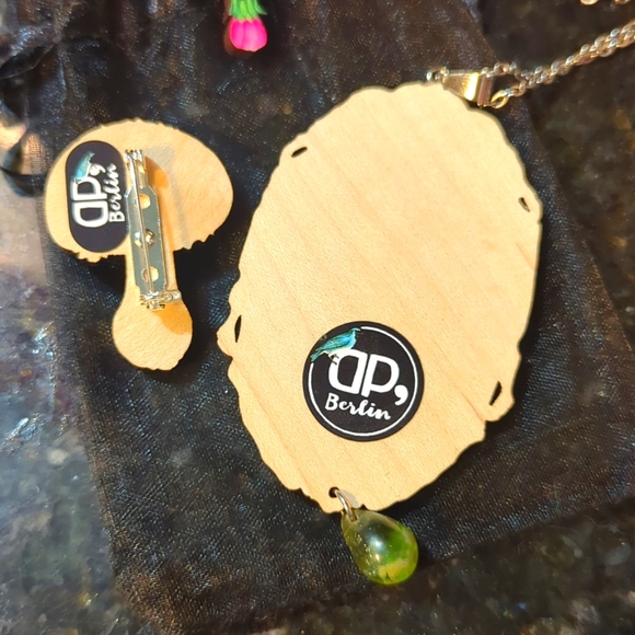 NWT: DEAR PRUDENCE of BERLIN necklace & brooch set 🍄🐸 TOAD & TOADSTOOL 🐸🍄! - Picture 5 of 8